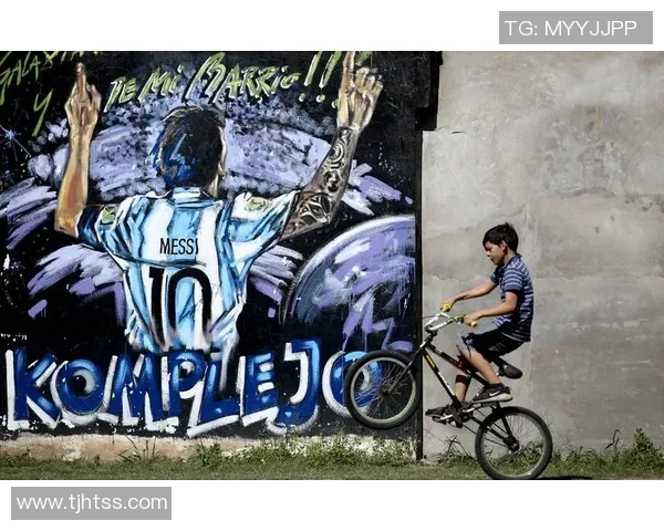 一年级学生心中的足球英雄梅西绘画作品欣赏与童真艺术表达 一年级学生心中的足球英雄梅西绘画作品欣赏与童真艺术表达