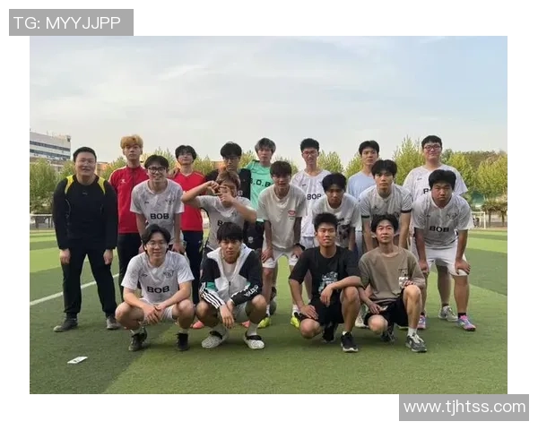 冷面书生足球球星赛场沉稳风采尽显团队精神魅力 冷面书生足球球星赛场沉稳风采尽显团队精神魅力