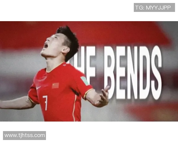 武磊驰骋绿茵场英姿飒爽足球球星壁纸高清精选