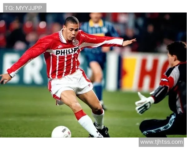 现役足球球星排名第三是谁他在赛场上的影响力与成就分析