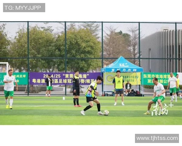 球星签名足球助力泉州足球文化发展 引领青少年热情参与体育运动 球星签名足球助力泉州足球文化发展 引领青少年热情参与体育运动