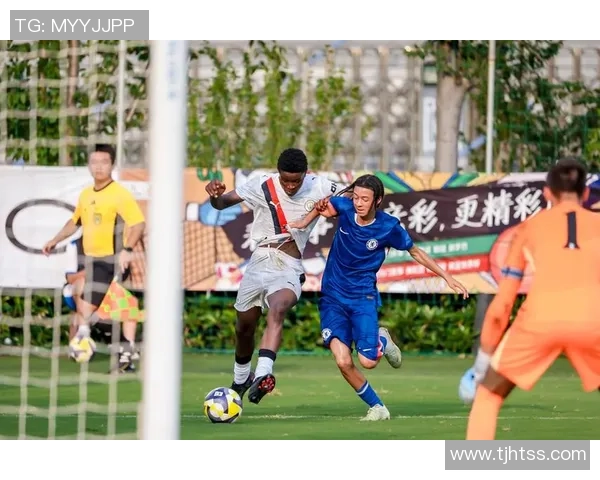 英国球星亲临乡村足球场助力青少年发展点燃热情 英国球星亲临乡村足球场助力青少年发展点燃热情